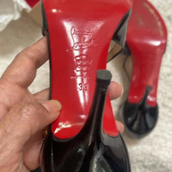 Gorgeous Christian Louboutin Black patent pumps with cross cross straps - Picture 5 of 7